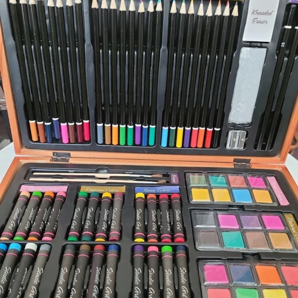 Darien 80 Piece Deluxe Art Set